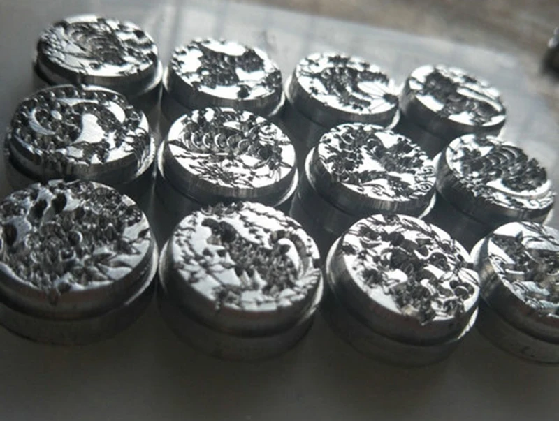 Может быть свободно Китайский Зодиак шаблон металлическая форма-маленький