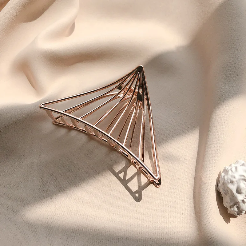 

Vintage Geometric Triangle Metal Hair Claws For Women Classic Big Hair Clip Fashion Hair Hair Pin Hair Accessories Head Wear