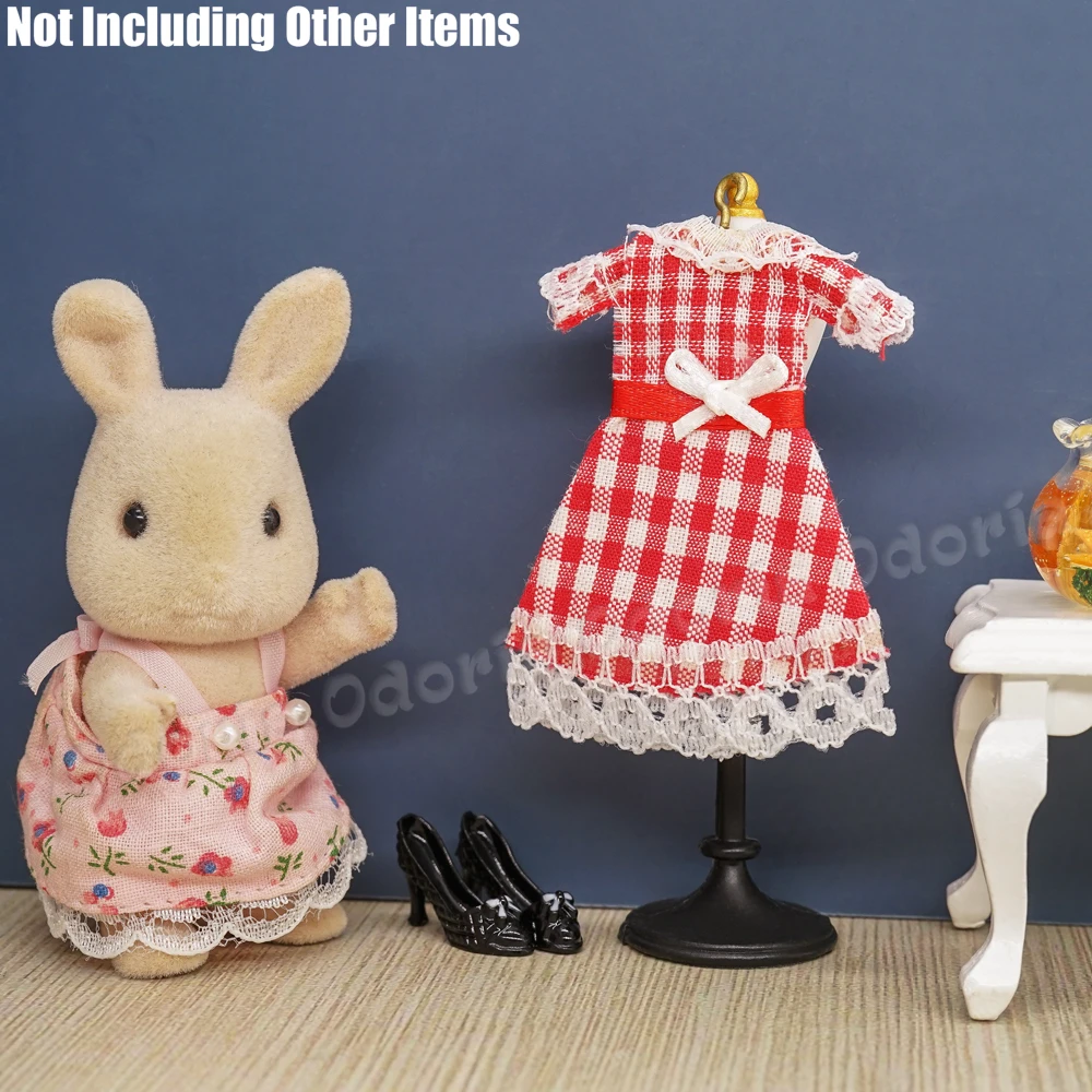 Odoria 1:12 Miniature Red Skirt with Hanger Clothes Living Room Bedroom Home Set Dollhouse Accessories Doll House Decoration | Игрушки и