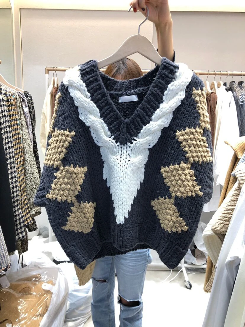 

Pullover 2021 Autumn Winter New Pull Top Elegant V-neck Hit Color Twisted Sweater Causal Sleeveless Short Knitted
