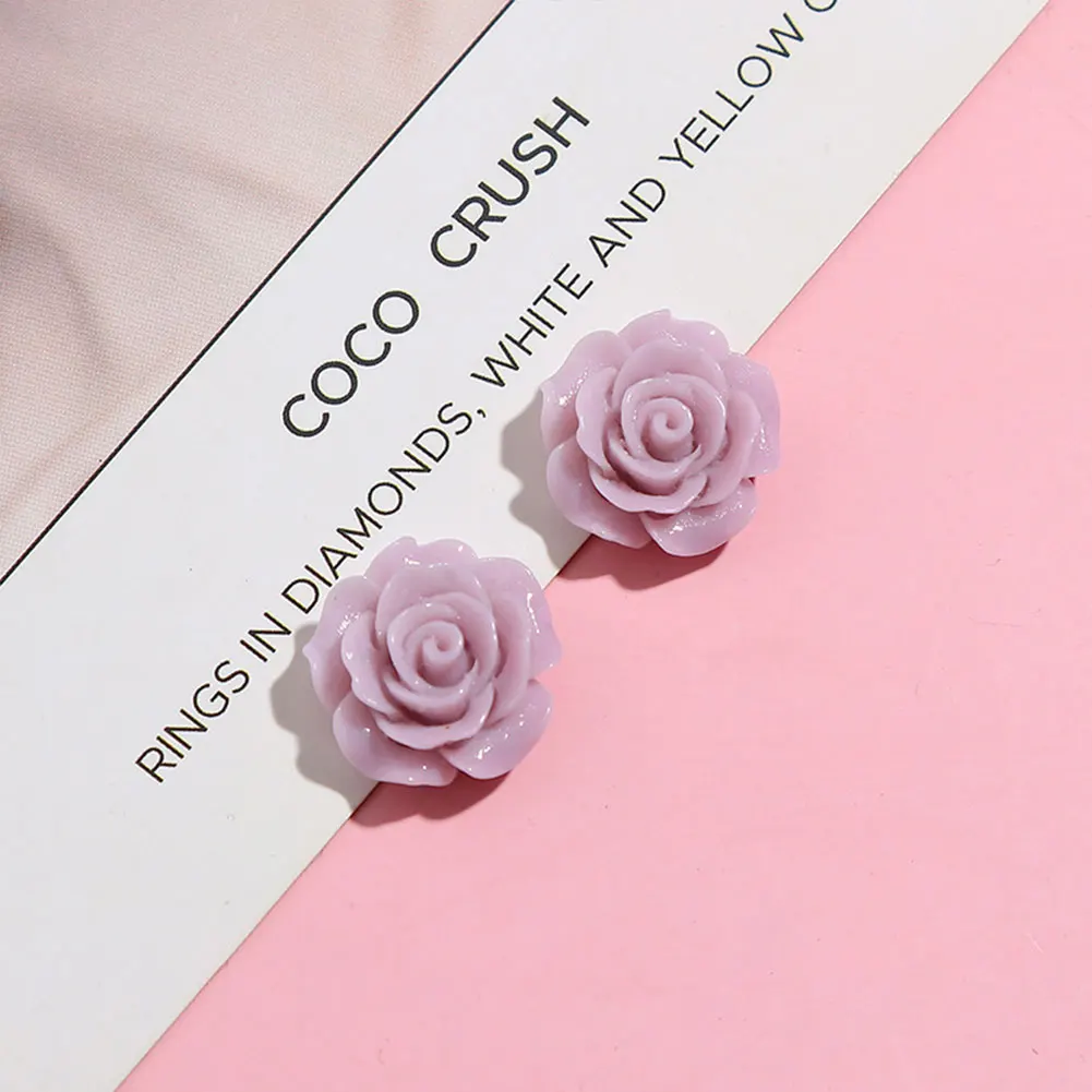 Серьги-гвоздики в виде цветков черной и белой розы элегантные милые ювелирные