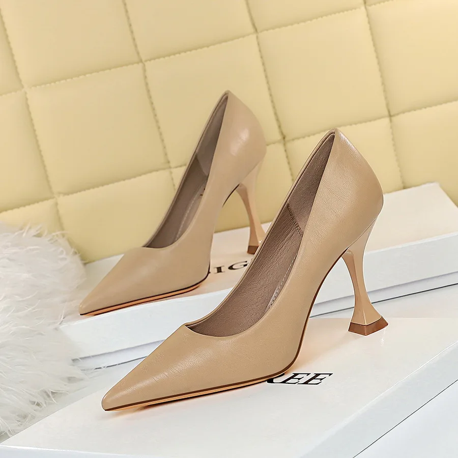 

BIGTREE 2021 Women Red 9cm High Heels Plus Size Low Heels Wedding Prom Pumps Lady Stripper Escarpins Office Valentine Red Shoes
