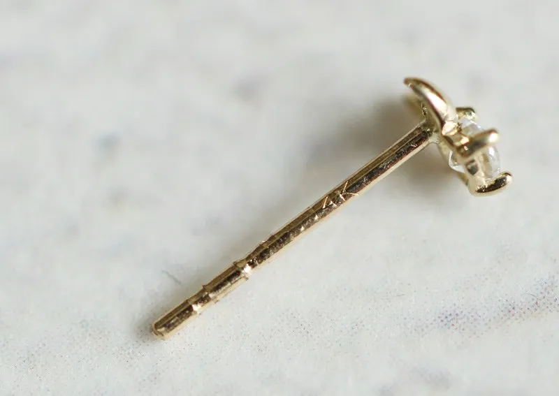 Серьги-гвоздики с кристаллами и золотым Кроликом 14 к | Украшения аксессуары