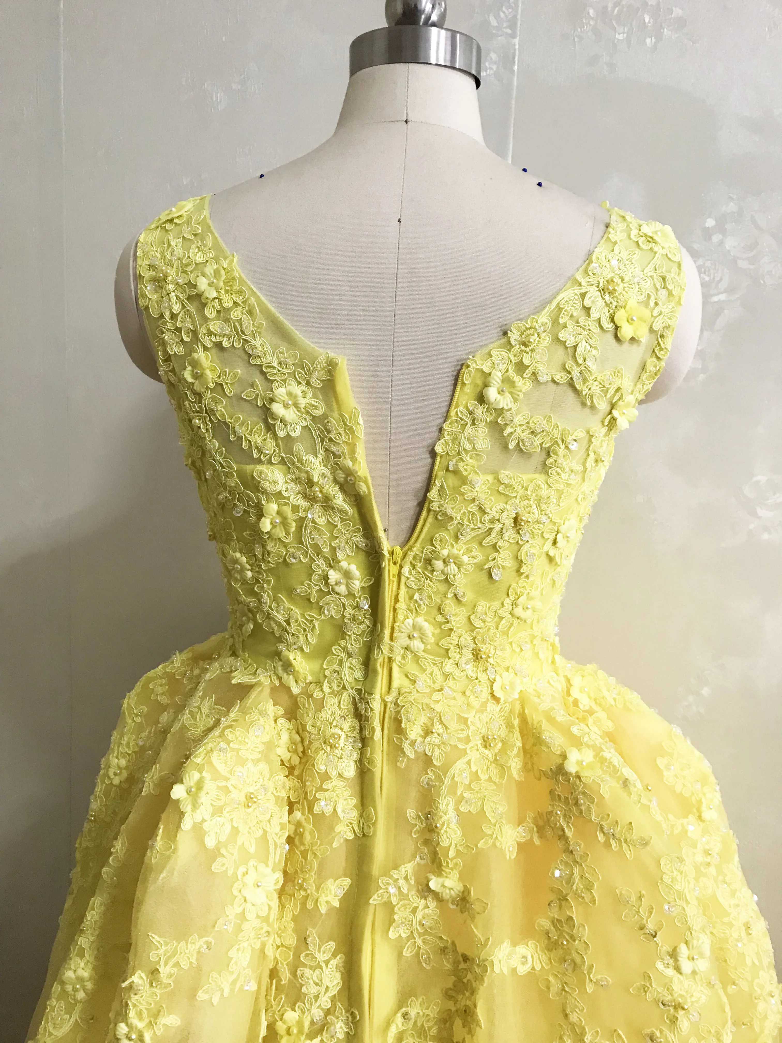 2020 желтые платья на выпускной V-образный вырез аппликация бисер без рукавов