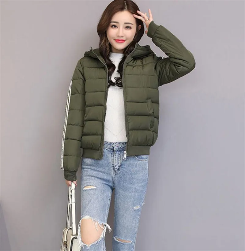 Женская куртка с капюшоном и хлопковой подкладкой