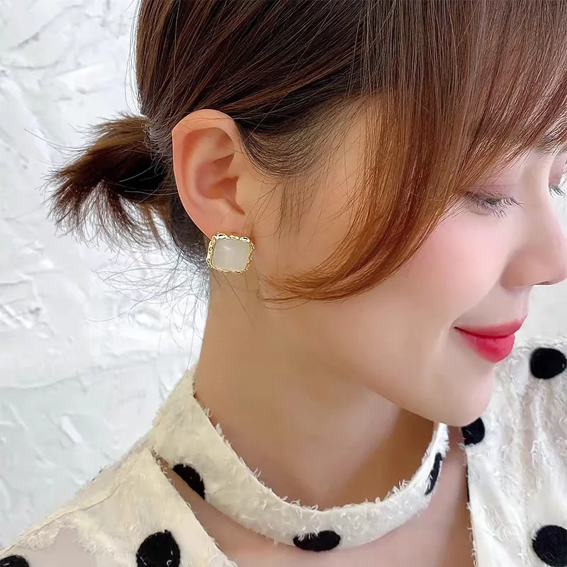 

Summer New Geometric 14K Gold Shell Stone Exquisite Stud Earrings for Woman Fashion Hypoallergenic Statement Earrings Jewelry