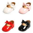 Обувь для новорожденных девочек, обувь для первых шагов из искусственной кожи с пряжкой и бантом, красные, черные, розовые, белые, на мягкой нескользящей подошве, для детской кроватки