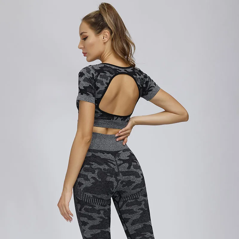 

Spring and summer new European and American leopard print seamless yoga suit sports fitness suit yoga suit female spot