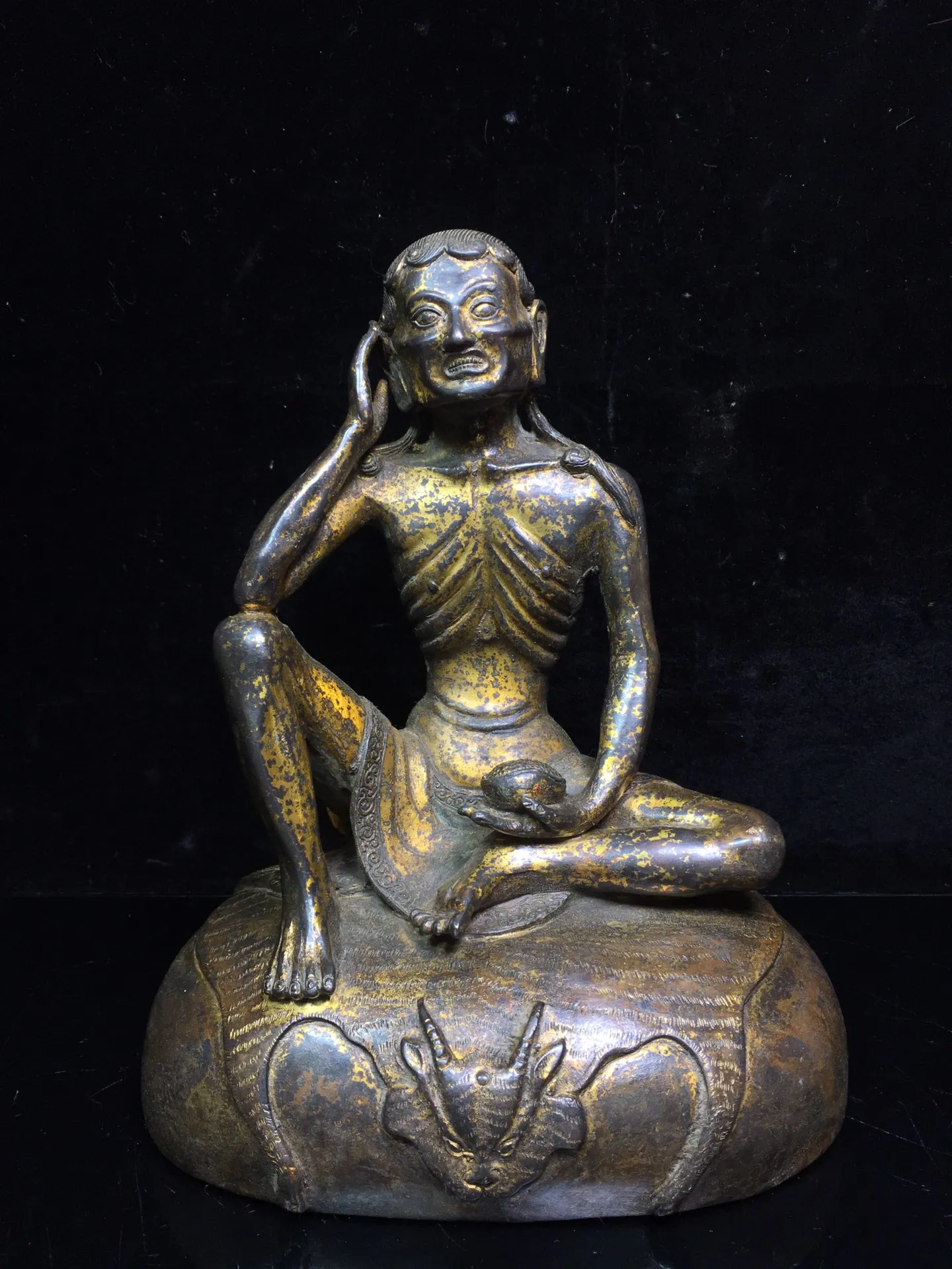 

8"Tibetan Temple Collection Old Bronze Cinnabar Lacquer Venerable Milarepa Slimming Lohan Sitting Buddha Enshrine the Buddha