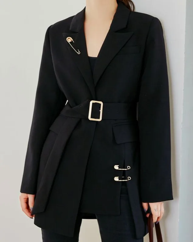 

LANMREM 2021 new pin design fashion women clothes notched collar full sleeves suit with belts metal single button blazer WK1950