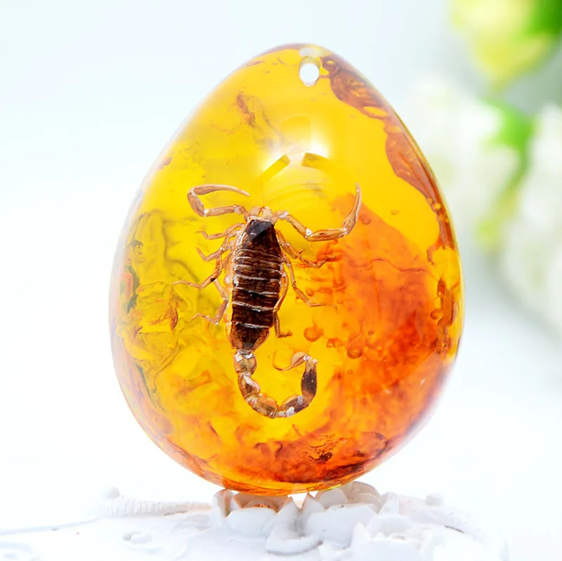 

12 Color Resin Insects Pendant Insects Amber Pendant Gemstone Pendant Gift Decorations Gemstone Necklace Fashion home decoration
