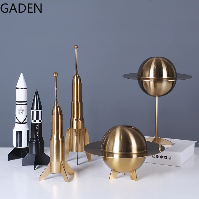 

Креативное украшение в скандинавском стиле, планета ракета, космонавт, геометрический сплав, настольное украшение, гостиная, аксессуары дл...