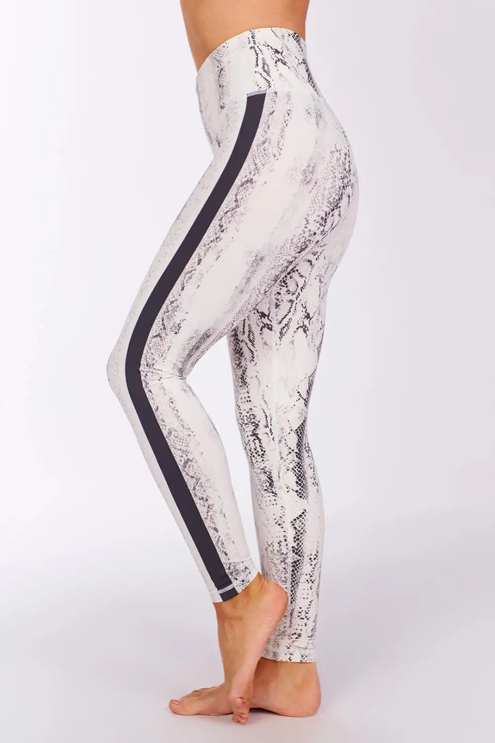 Женский спортивный жилет с принтом змеи комплект из двух предметов спортивная