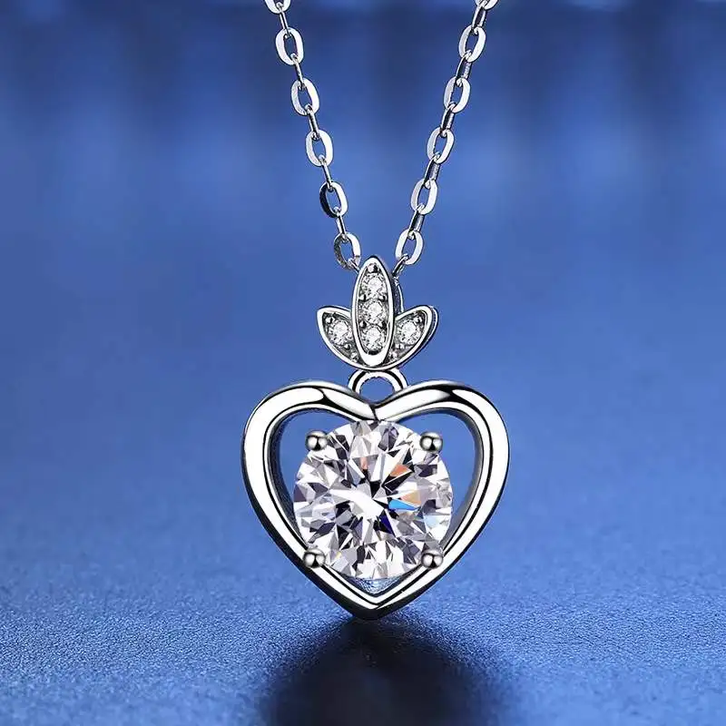

Trendy 1 Carat D Color Moissanite Heart Necklace Women Jewelry 925 Sterling Silver Love Heart Moissanite Clavicle Necklace Gift