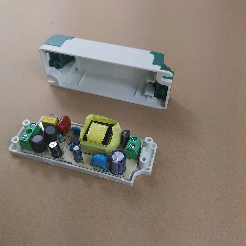 Сферическое напряжение 12 Вт макс. 277-В Выходное постоянного тока 11-20 в мА