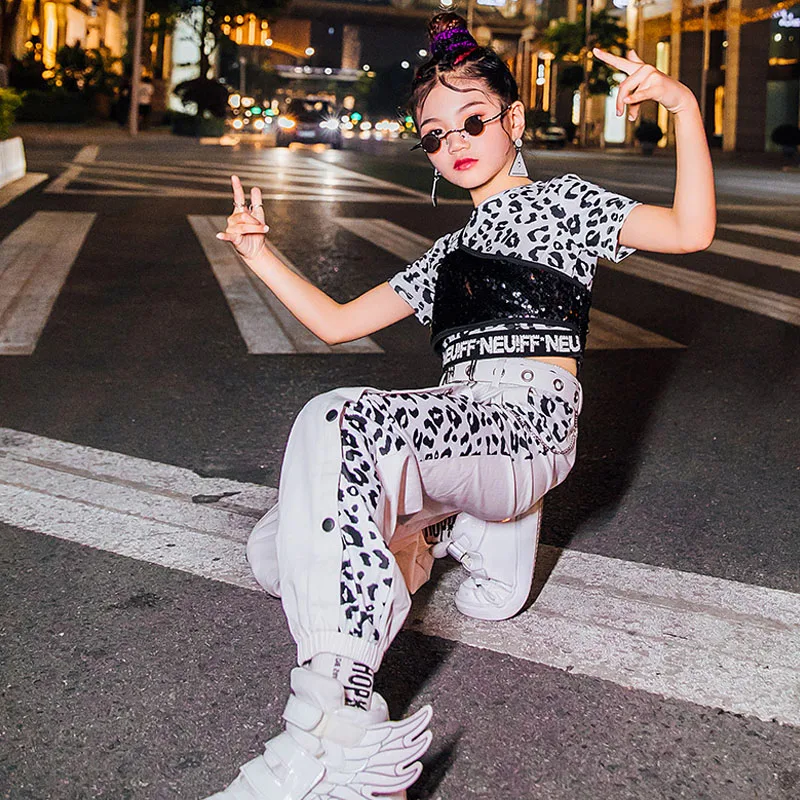 

Детский костюм для выступлений в стиле хип-хоп