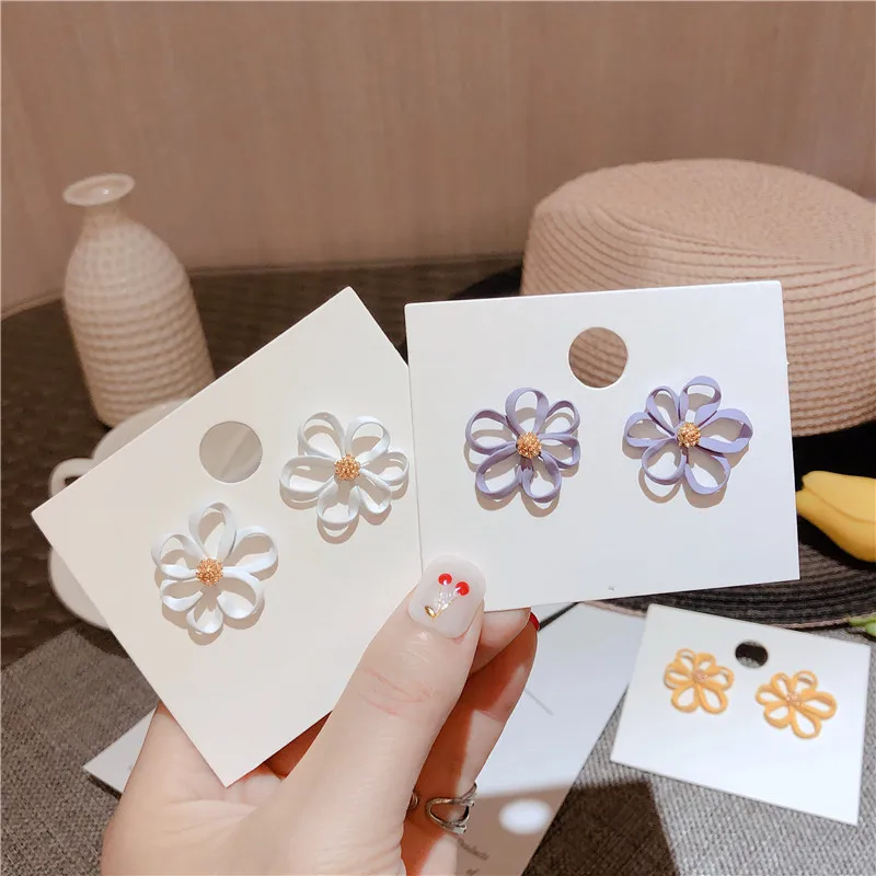 Маленькие серьги-гвоздики полые серьги-ромашки для женщин корейские серьги в