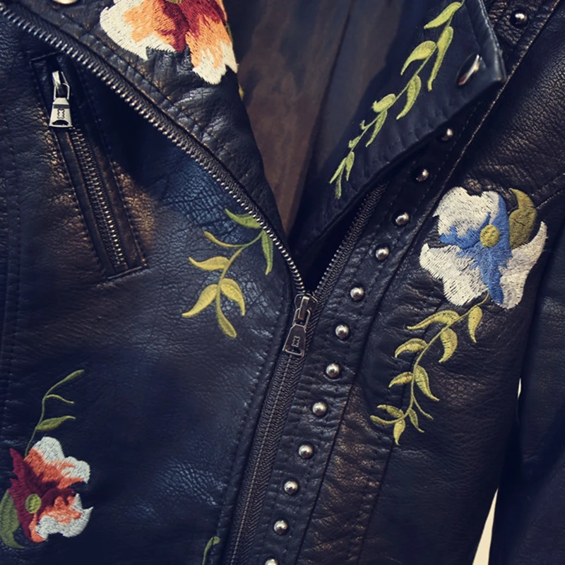 Женская байкерская куртка из искусственной кожи черная на молнии с цветочной