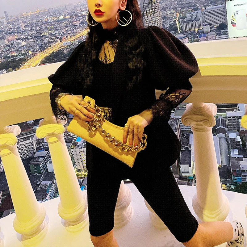 Женский брючный костюм TWOTWINSTYLE розовый из двух предметов топ с отложным