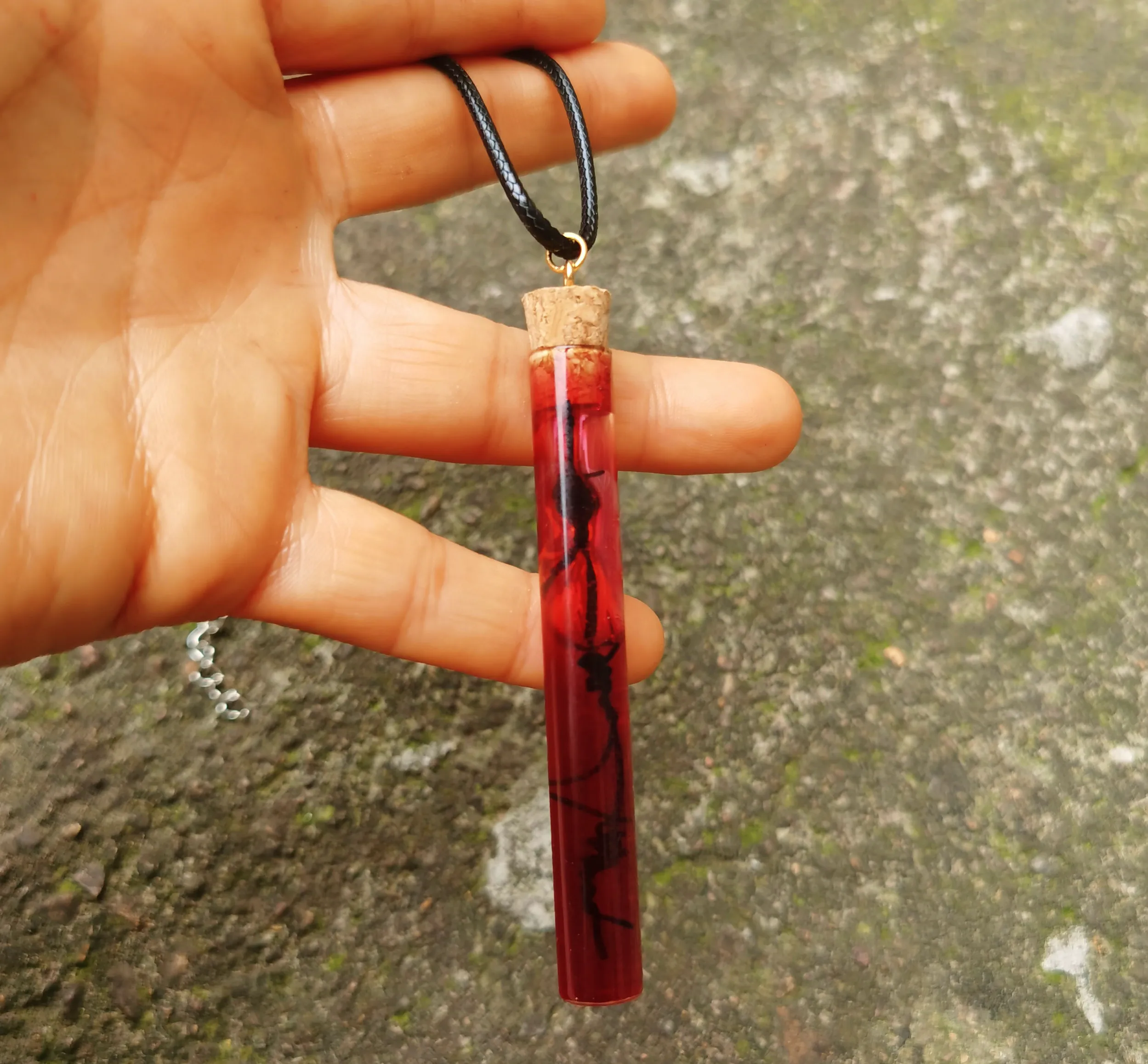 Серьги из колючей проволоки ручной работы с кровяным наполнением (LongTube)