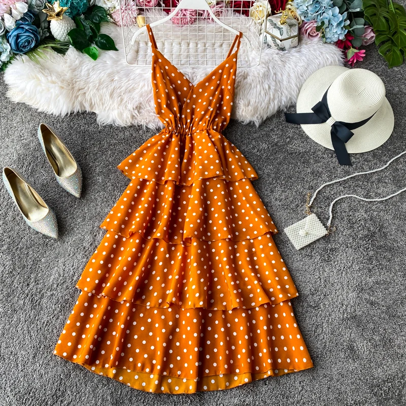 Женское винтажное платье в горошек красное с V-образным вырезом оборками и