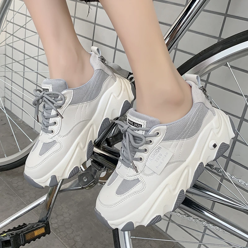 Весенние женские кроссовки на платформе корейская мода дышащая повседневная