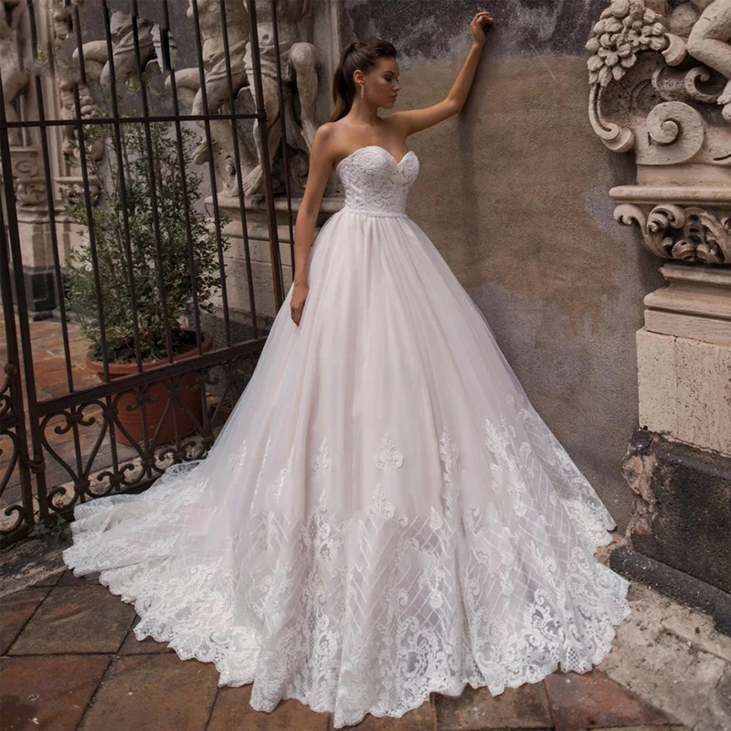 

Wedding dress Lace wedding dress retro atmosphere long sleeve wedding gown one shoulder buttons fluffy skirt big skirt