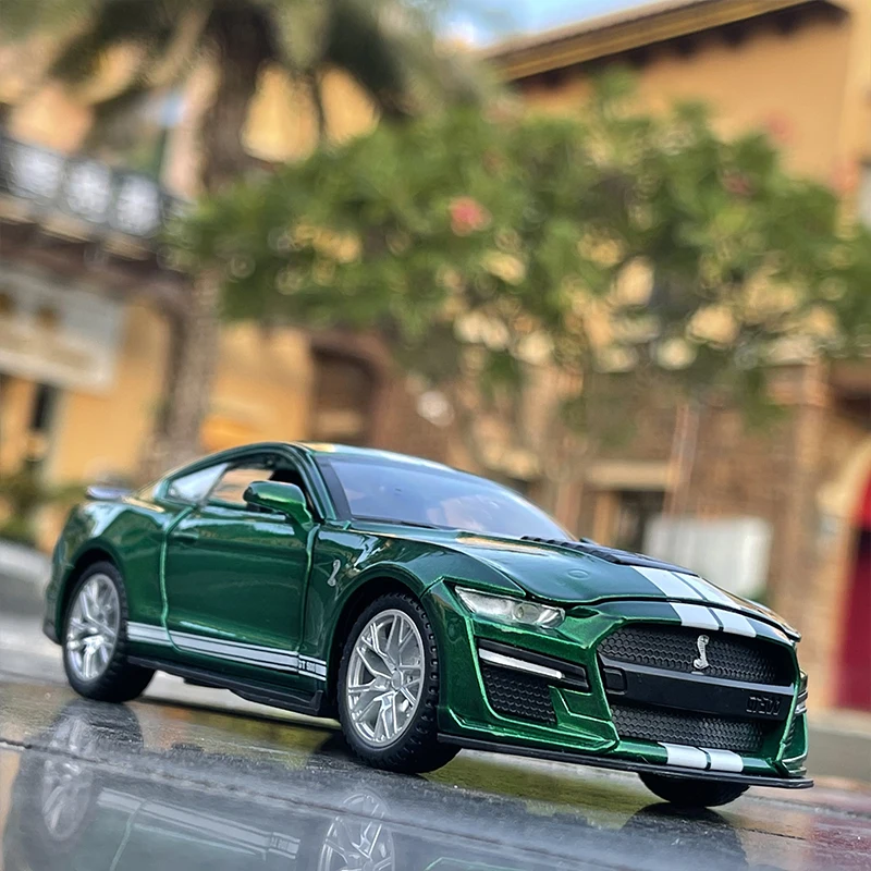 Модель автомобиля Ford Mustang Shelby GT500 1:32 Литые и игрушечные автомобили модель со
