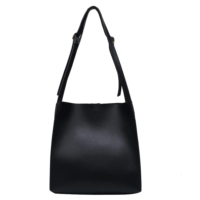 

In autumn and winter, the new popular new Korean version of Joker retro texture bag fashion shoulder bucket bag