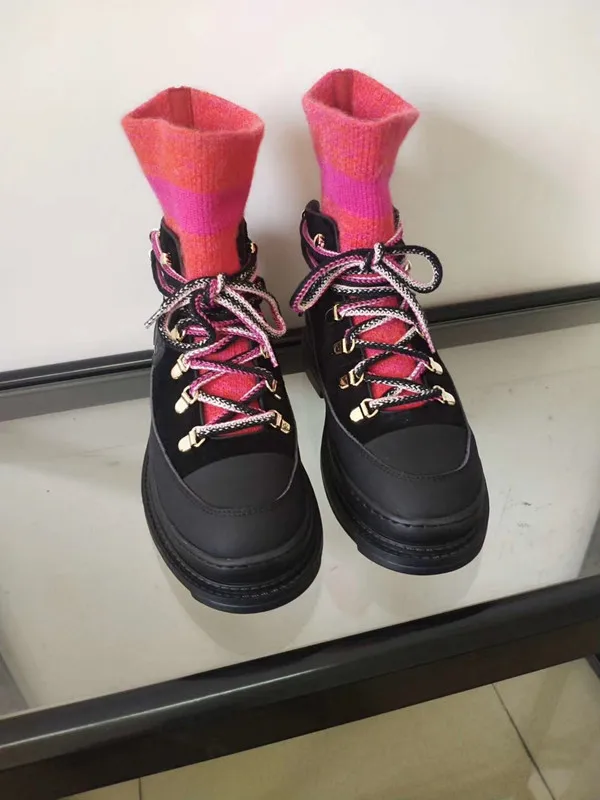 Обувь женские ботинки модель 2019 года с заклепками Цвет Черный Botines носки для