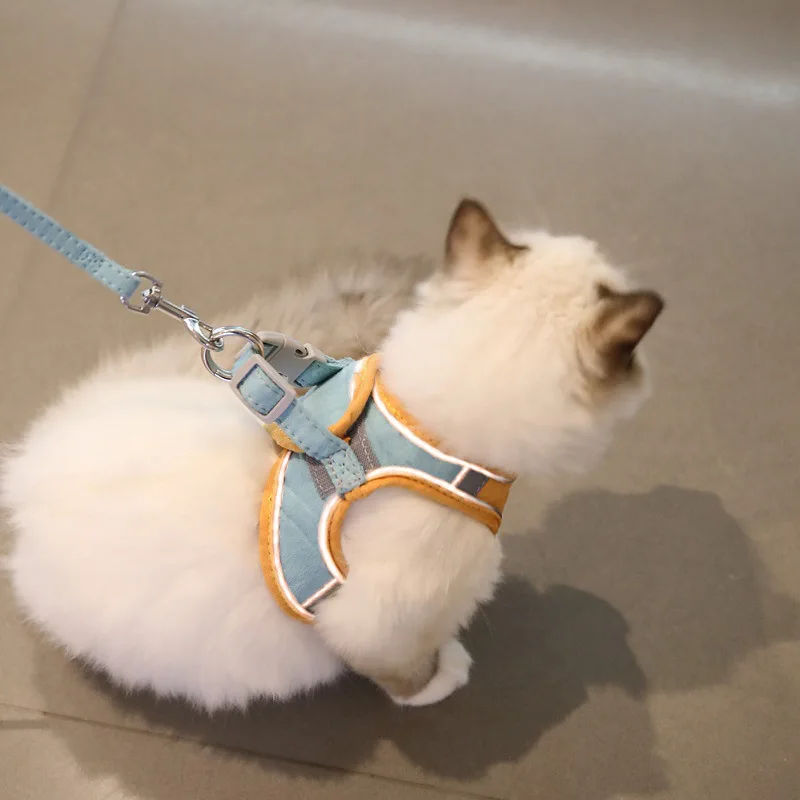 

Cat traction rope vest for cats to go out with a chest strap to prevent breaking free, adjustable cat walking rope cat chain