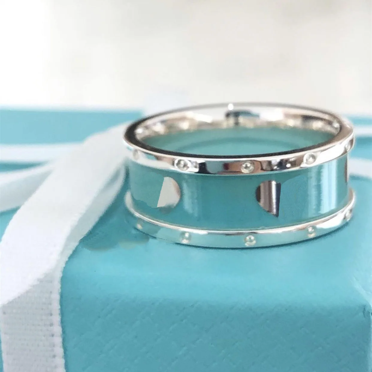 

Женское серебряное кольцо в форме сердца с эмалью, кольцо в форме сердца, нишевое дизайнерское кольцо из розового золота с трехрядными брил...