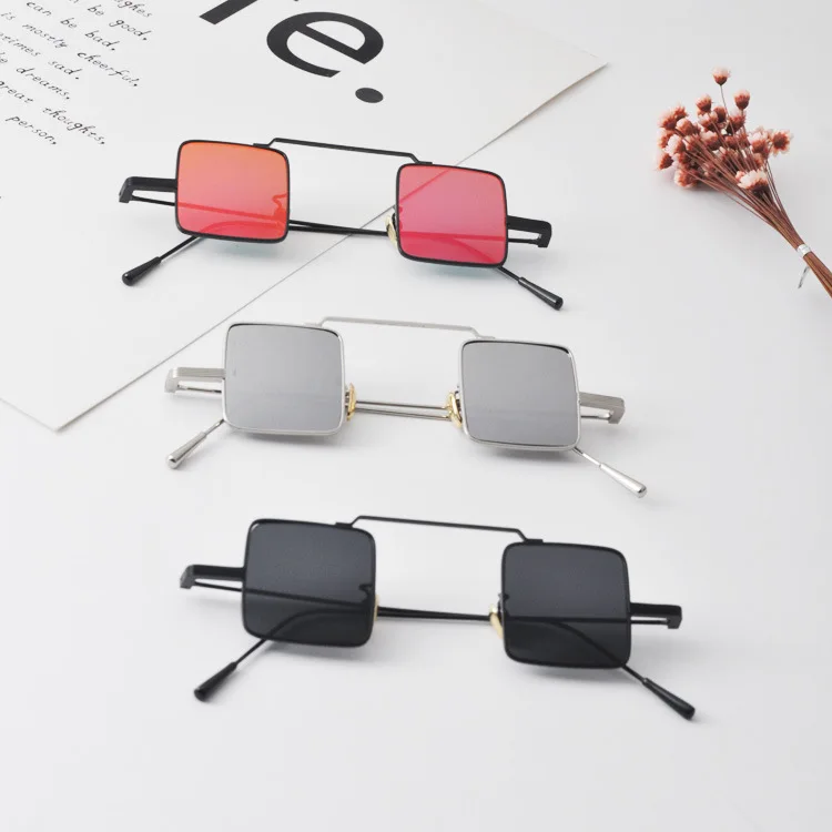 

Retro Small Box Reflective Sunglasses Children's Role Sunglasses New Korean Version of The Boys Plastic + Metal Square Resin 100
