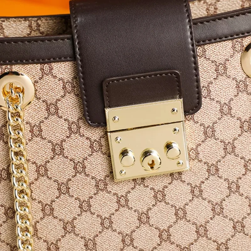 Runway designer handbag women's fashion large capacity one shoulder travel bag 2021