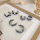 Женские серьги-кольца в стиле Ретро, серьги с-образной геометрической формы в черно-белую клетку карамельных цветов, 2021