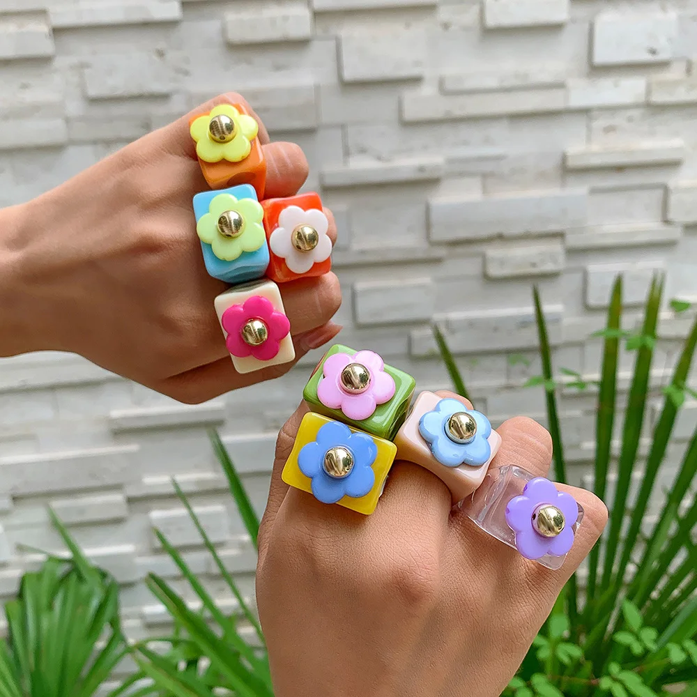

2021 New Cute Rainbow Golden Bead Flowers Transparent Resin Acrylic Square Rings For Women Friends Couple Jewelry Trendy Travel