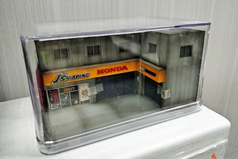 

MiniCreek 1:64 Led Lighting Diorama Garage Tomica Shop/JS Racing Honda Garage with Acrylic Case