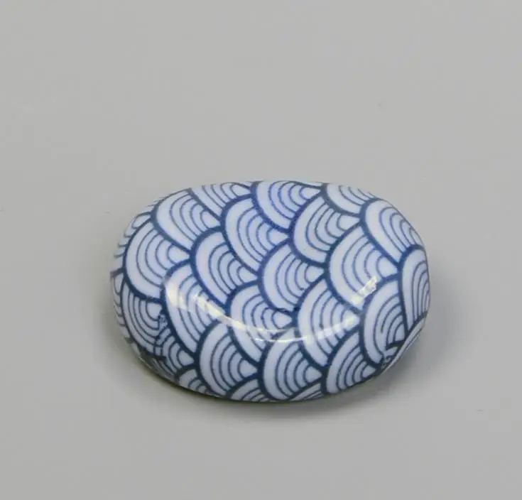 

Bean Shape Japanese Chopsticks Rest Ceramic Spoon Stand Knife Fork Holder for Home Restaurant Hand Painted 6 Floral Pattern SN