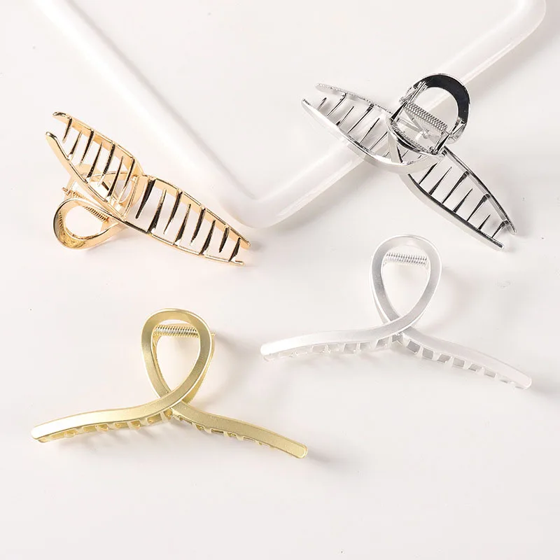 

Simple Metal Hollow Out Geometric Hair Claw Ladies Elegant Hair Accessories Cross Crab Bath Clip For Women Fashion Girl Headwear