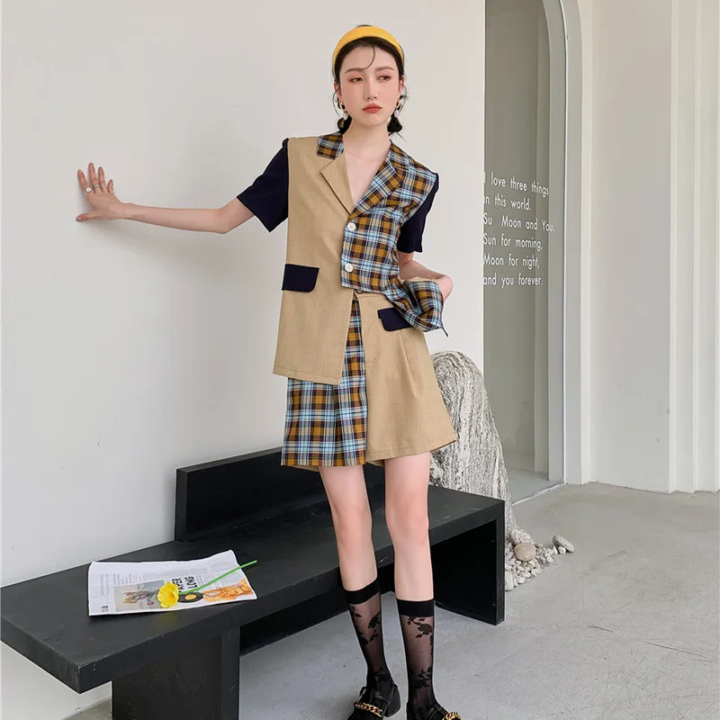 

Korejepo Women Two Piece Set 2021 Summer New Retro Asymmetrical Plaid Stitching Notched Short-sleeved Shirt Loose Shorts Suit