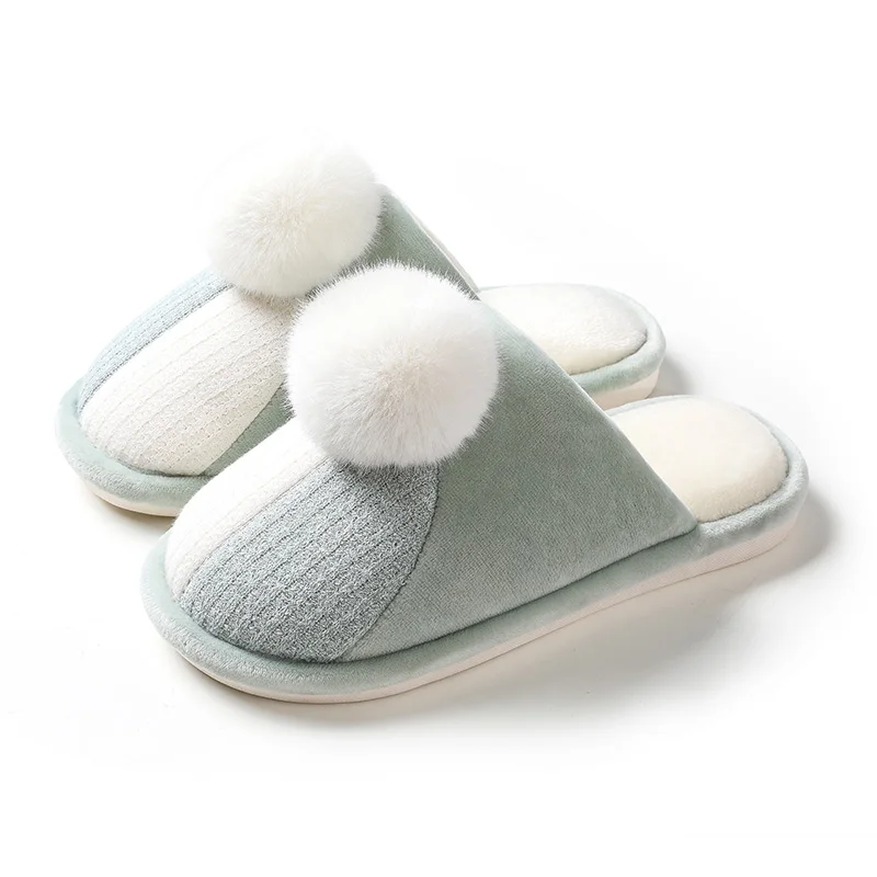 Женские хлопковые тапочки разных цветов домашние с милыми помпонами теплые в