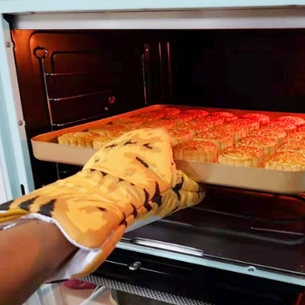 

2pcs 3D Non-Slip Microwave Oven Gloves Cartoon Cat Paws Oven Mitts Cat Paw Design for Kitchen Heat Resistant Pot Holder Gloves