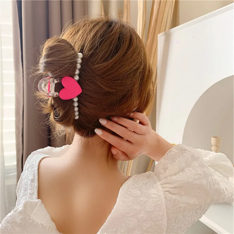 

Korean Heart Pearl Hair Claw Headwear Design Sense Hairpin Wedding Casual Hair Clips Claws Simple Shark Clip Hair Accessories