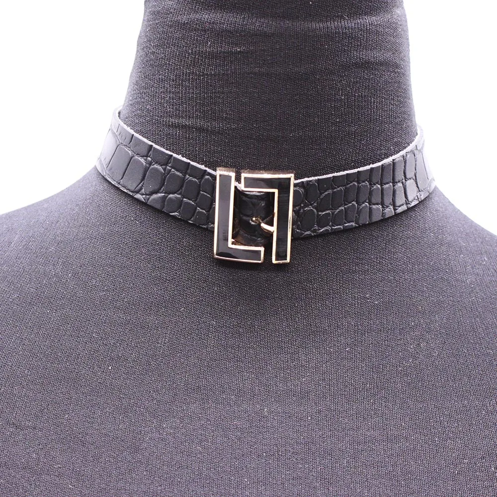 Женский широкий кожаный браслет с трещинами черное геометрическое