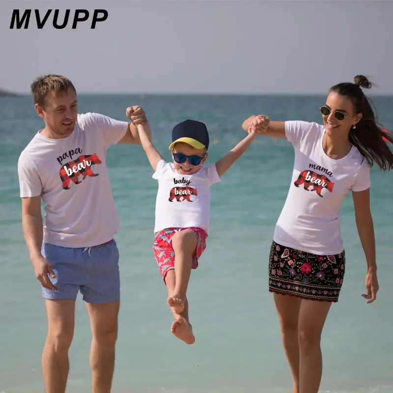 Модная семейная футболка с медведем для мамы папы и ребенка Одинаковая одежда