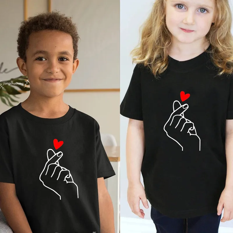 Funny Family Matching Outfits Father Mother Daughter Son Heart Look Tshirts Cotton Dad Mom and Me Kids Shirts Mommy Baby Clothes |