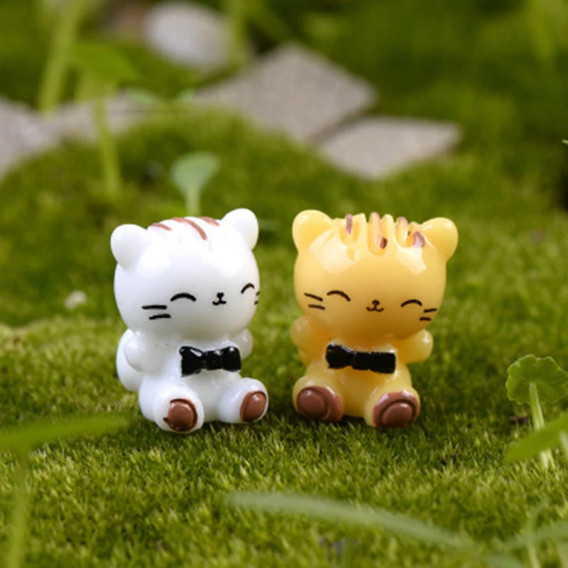 Статуя котенка из мультфильма Счастливый Кот белая и желтая украшение для