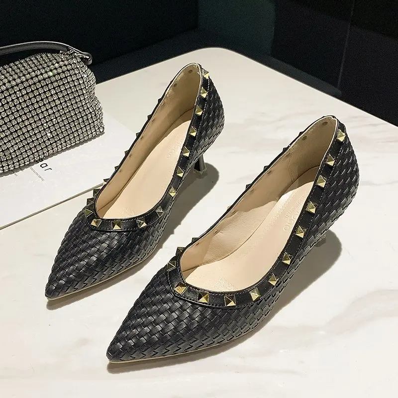 

2021New Brand V Home Rivet Point Toe Black Suede Flat Shoes Leather Shallow Mouth Sandals Single Shoes Size