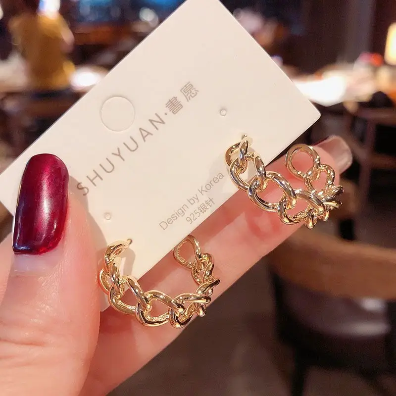 

S925 Needle Retro Earrings Temperament High-end Atmosphere Metal Hollow Chain Earrings Fashionable Earrings Small Earring