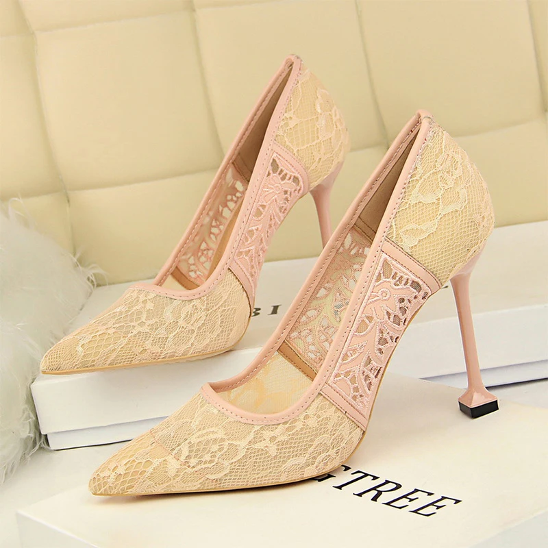 

Lace Women Pumps Female Shoe On Heels 10cm Ladies Stiletto Pointed Toe Ladies Pumps Hollow High Heel Shoe For Women Wedding Shoe